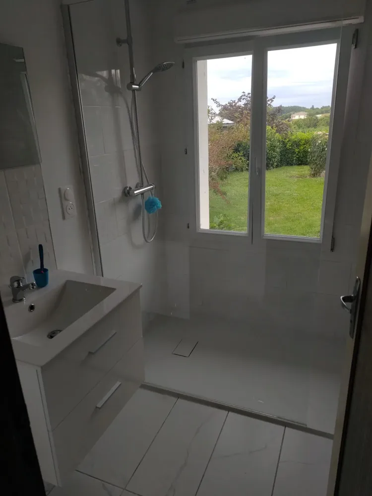 Salle de bain clé en main à Fay